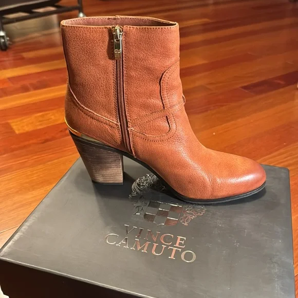 NWT VINCE CAMUTO GREGGER BOOTIE - Picture 6 of 8